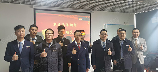 佩戴胸章合影 佩戴胸章合影